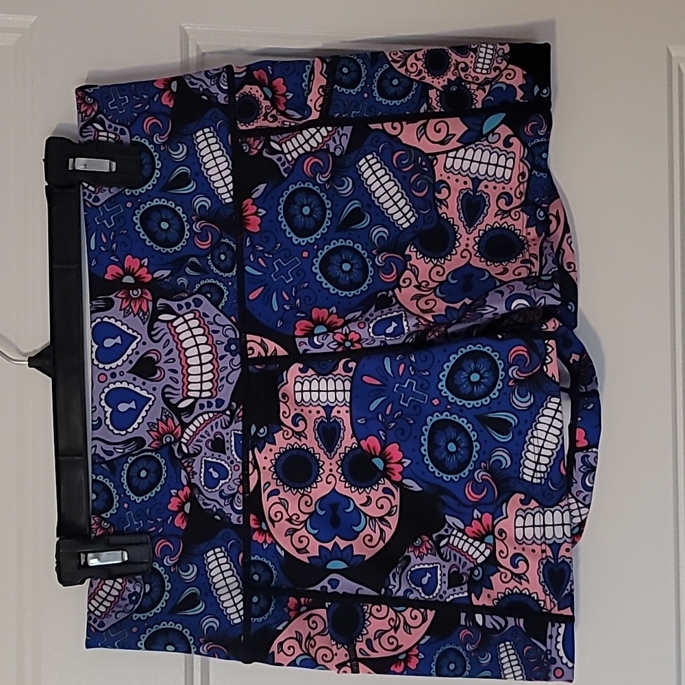 CVG ~ Constantly Varied Gear Cotton Candy Skulls 2.5 Shorts Large